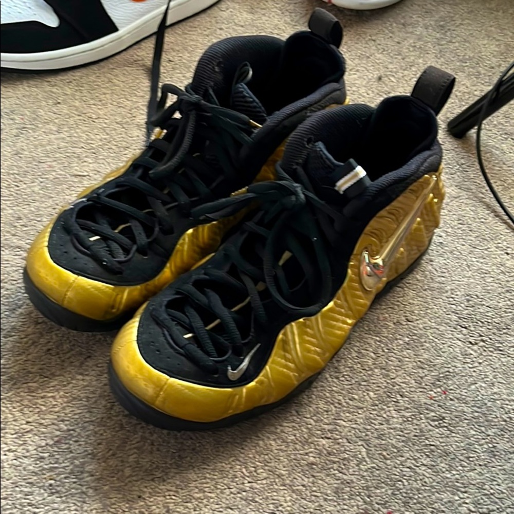 Nike Air Foamposites Pro “Metallic Gold”